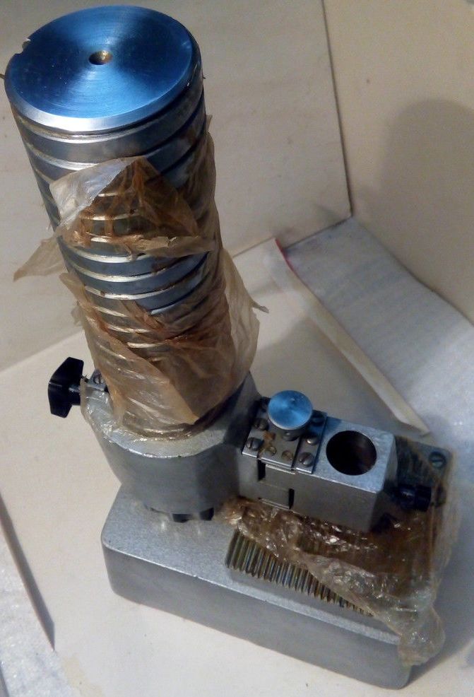 Стойка измерительная тип С-I ГОСТ 10197-70 ,  штатив ,С-I предназначена для установки индикаторных головок с ценой деления менее 0,0005 мм; С-II предназначены для установки индикаторных головок с ценой деления 0,001-0,005 мм и размещения на них измерительных приспособлений и устройств различного назначения при измерении линейных размеров и отклонений форм.